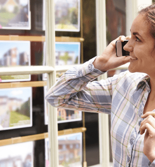 photo de femme au téléphone